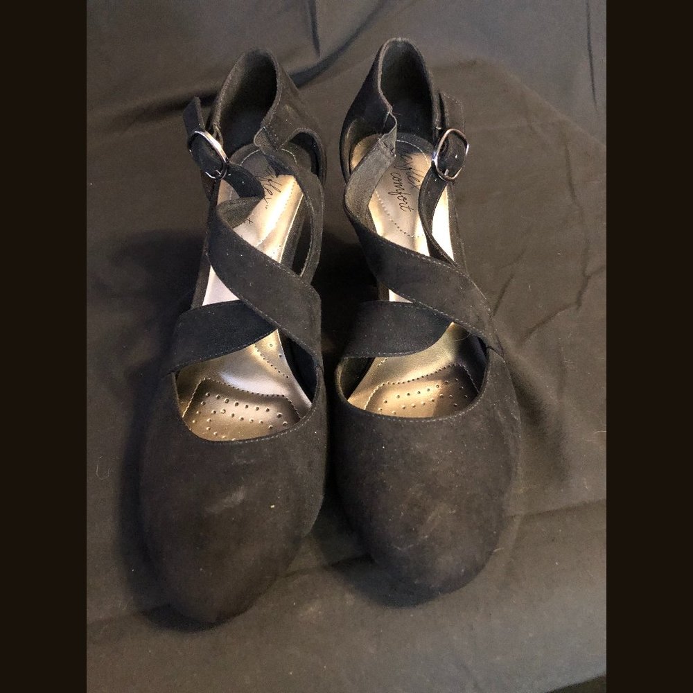 Cute Black Suede-like Heels Size 10W